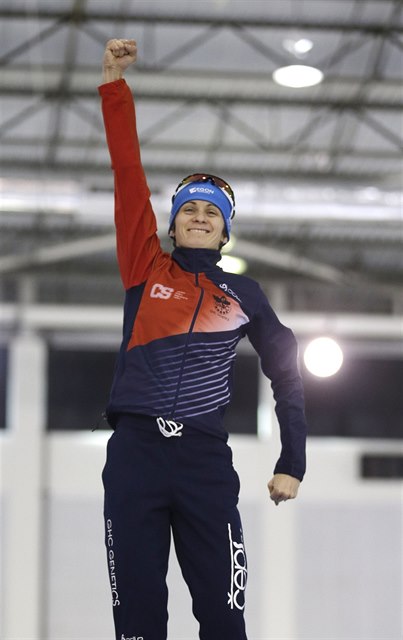 Martina Sáblíková se raduje z výhry na trati 5 000 metr.