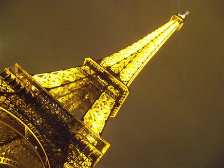 Eiffelova v v Paíi v noci  ilustraní foto