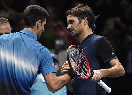 Djokovi se s Federerem utkal u ve skupin - a prohrál. Uvidí Londýn velkou...