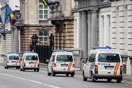 Policejní hlídky v ulicích Bruselu.