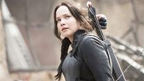 Jennifer Lawrencová v roli Katniss.