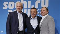 Zleva výkonný ředitel hráčské asociace NHL Donald Fehr, prezident IIHF René...