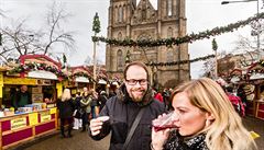 V Praze začaly první vánoční trhy. Strom na Staroměstském náměstí se rozsvítí za týden