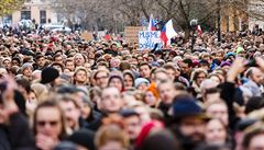 Pietní shromádní student vysokých kol 22. listopadu na praském Albertov.