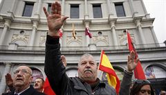 Frankovi podporovatelé v Madridu pistoupili i k faistickým gestm.