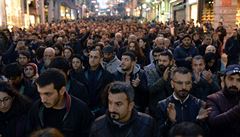 Kurdové chtějí mír s Tureckem. Na pohřeb zabitého právníka přišlo 50 tisíc lidí