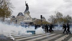 Policie v Paříži zadržela po demonstracích kvůli klimatickým změnám na 200 lidí
