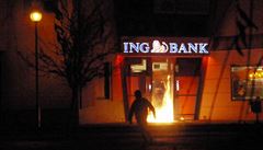 háský útok na polskou banku 11. listopadu.
