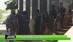 lenové bezpenostních sil ped hotelem Radisson Blu v Bamaku. Snímek pochází...