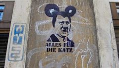 Politika na ulici: Hitler jako Mickey Mouse i Cameron s hadím jazykem v Praze