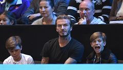 Zápas Djokovi-Nadal sledoval i bývalý fotbalista David Beckham se syny Romeem...