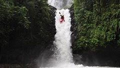 Dane Jackson na vodopádech Veracruz v Mexiku.