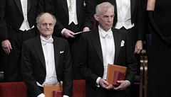 Laureáti Nobelovy cenu za ekonomii Thomas Sargent a Christopher Sims (vpravo).