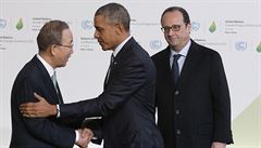 Tajemník OSN Ban Ki-moon spolu s francouzským prezidentem Francoisem Hollandem...