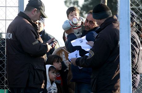 Kontroly na makedonských hranicích: dál smjí jen Iráané, Afghánci a Syané....