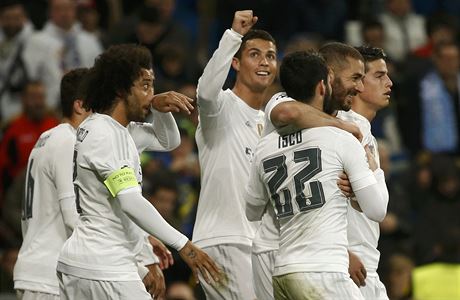 Cristiano Ronaldo (uprosted) proil dalí bájený gólový veer.