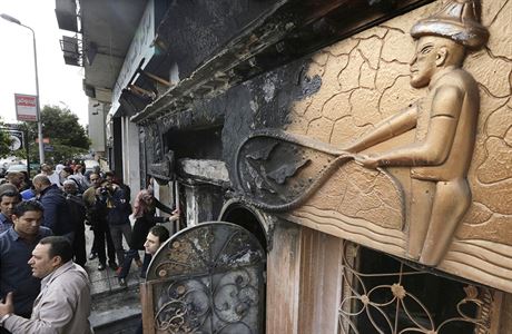 Egypttí vyetovatelé na míst exploze.