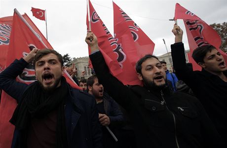 lenov proislmsk skupiny demonstruj v Istanbulu proti Rusku a za solidaritu...