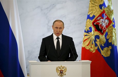 Vladimir Putin u enického pultu. Prezidentova výroní zpráva o stavu Ruské...