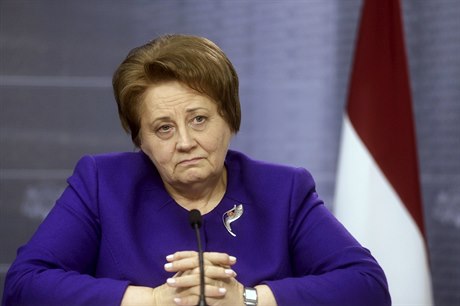 Lotyská premiérka Laimdota Straujumaová podala demisi a s ní odstoupil i...