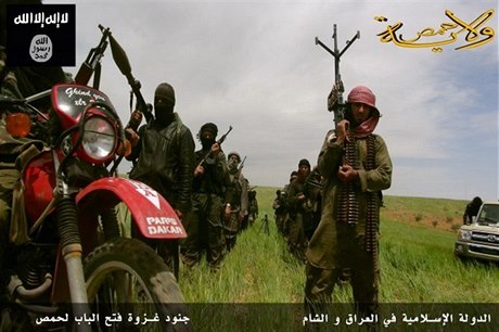 Skupina džihádistů u syrského města Homs (snímek pochází z propagandistického...