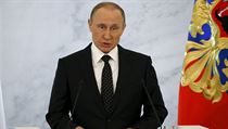 Vladimir Putin u enickho pultu. Prezidentova vron zprva o stavu Rusk...