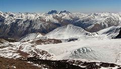 Pohled od Bethlemi Hut - ledovec Gergeti, Kazbek za zády