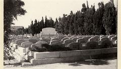 Haifský hbitov, kde jsou pohbeny obti tragédie lodi Patria.