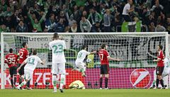 Wolfsburg zásluhou Vieirinhy otáí zápas s Manchesterem United.