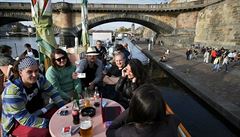 Volební �táb Piráti na lodi Kristian Marco zakotvené u pra�ské náplavky.