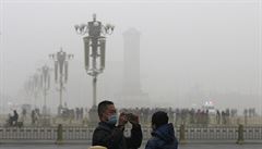 Peking se dus. Zahalil ho smog, byl vyhlen nejvy stupe pohotovosti