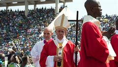 Pape Frantiek slouí mi na stadionu v Bangui, hlavním mst SAR.