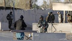 Afghánské bezpenostní jednotky na míst stet s bojovníky radikálního...