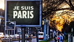 Kampa Je Suis Paris, která je vidt po celé Praze, si zadal majitel a...