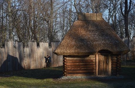 Jeden z domk v Archeoparku