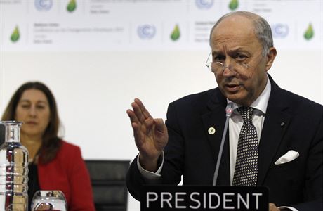 Klimatickému summitu v Paíi pedsedá francouzský ministr zahranií Laurent...