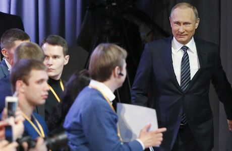 Vladimir Putin a rut novini (ilustran snmek).