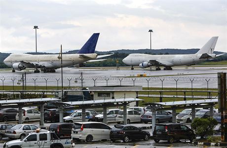 Malajsk mezinrodn letit v Kuala Lumpuru vyzvalo majitele t boeing 747,...