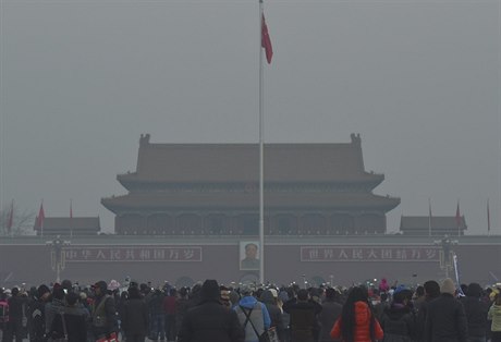 Smog ochromuje Peking.