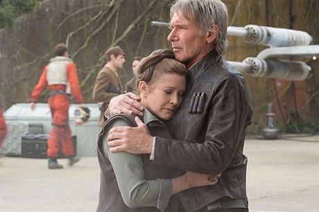 Harrison Ford (jako Han Solo) a Carrie Fisherová (princezna Leia) se vrací ke...