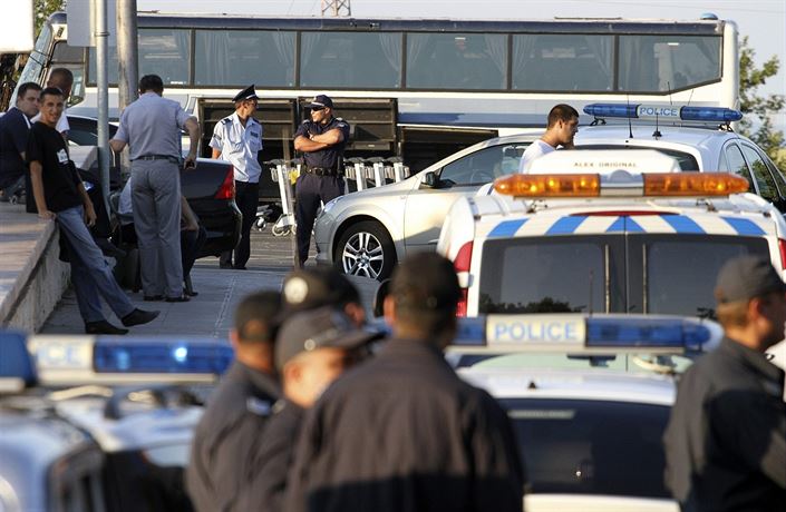 Pi nedlní policejní razii bylo obvinno 22 z celkem 33 zadrených celník z...