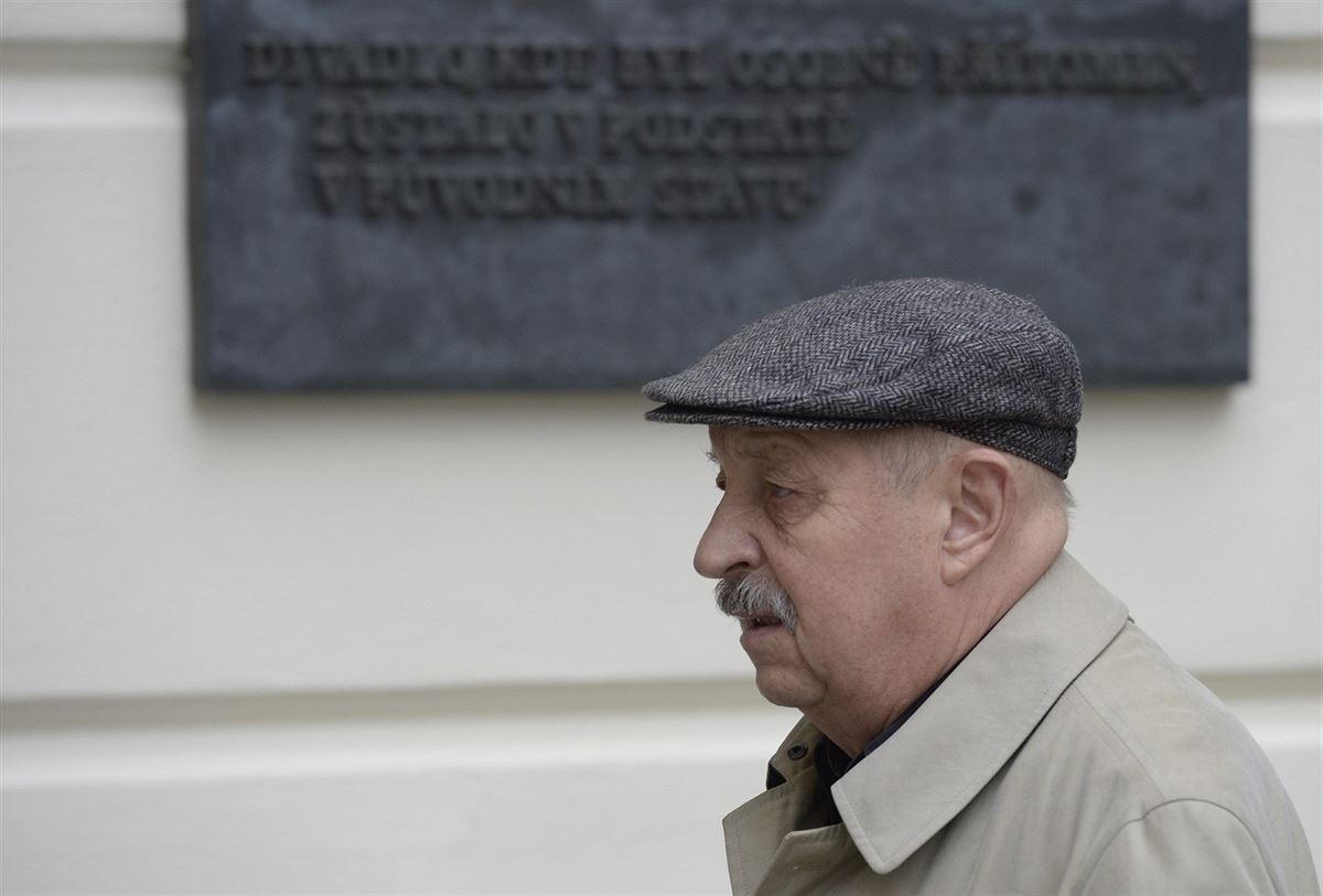 Naposledy tak pod�kovali oblíbenému divadelníkovi, který v Národním divadle...