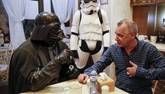 Ukrajinsk Darth Vader se vrac, kandiduje do parlamentu. Sithsk jazyk m bt edn e
