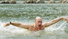 Vladimir Putin pi plaveckém výkonu.