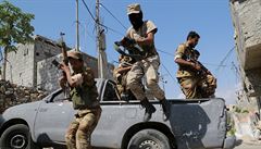 Jementí vojáci ve mst Taíz na jihozápad válkou rozvrácené zem.