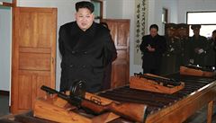 Diktátor a zbran. Severokorejský vdce Kim ong-un na inspekci revoluního...