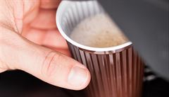Co pijete v eskch automatech: okoldu s minimem kakaa a nhraky mlka