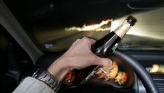 Opilý řidič bez řidičského průkazu na Bruntálsku srazil dva lidi