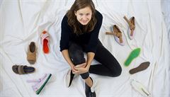 Designérka a studentka praské UMPRUM Elika Kuchtová navrhuje boty pro...