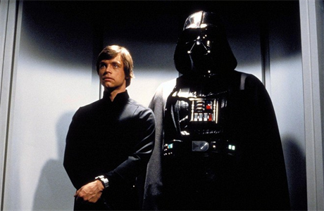 Luke Skywalker a jeho otec Darth Vader v páte epizod Návrat Jediho.